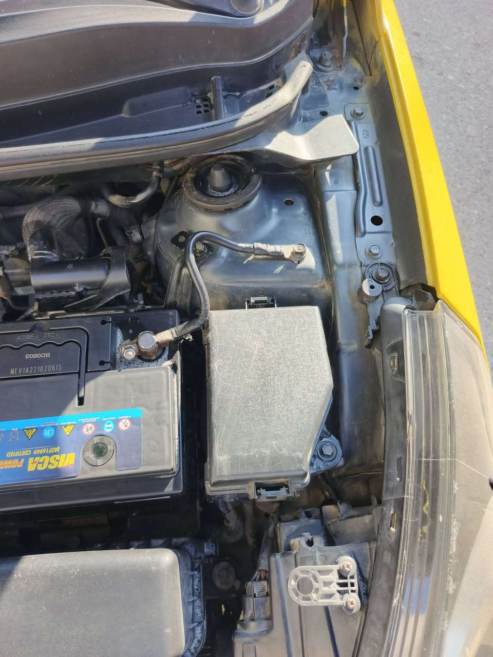 السلام عليكم 
اكسن مضلع موديل 2012كوري
هيئة وغرامه صفر 
گير ومحرك شرط 
ملاحظه بلا ضرر سياره كير عادي وجامات عادي  السعر 88 وبيه مجال العنوان موصل حي ميثاق 
 ***********/ ***********
