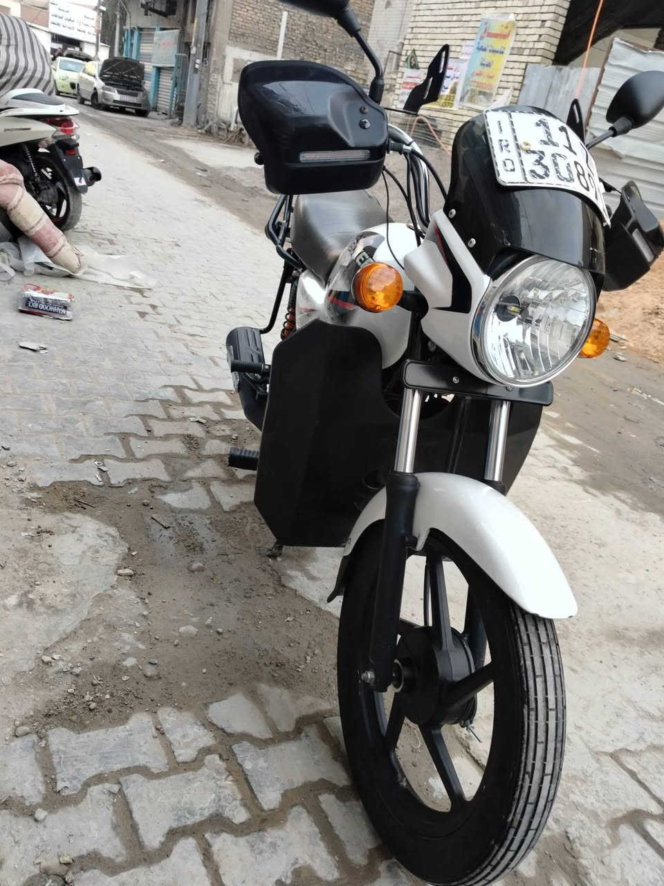 سلام عليكم بوكسر كلاسيك درجه جديد  بمعنه كلامه  ماشه 18 حقيقي رقم وسنويه   مكاني بغداد الحرية. سعر 2300.  موديل 2023 رقمي ***********
