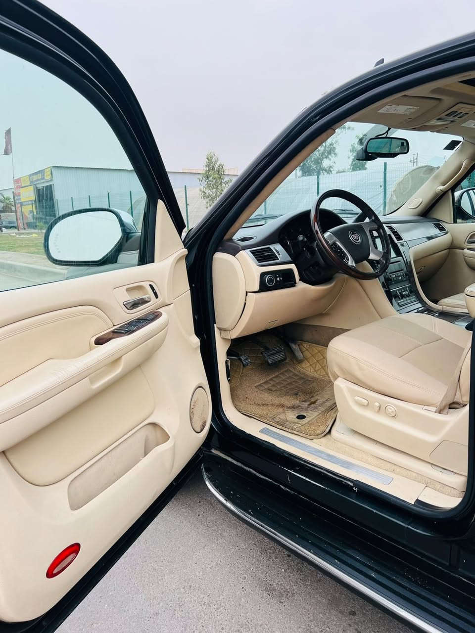 السلام عليكم
كاديلاك 2007 اسود خليجي

فول مواصفات 

رقم بغداد

مري شفط

دلعك شفط 

مكينة 5300

فتحة

شاشة 

تخم تاير  

تحويل ثاني يوم

مكانها بغداد 

السعر 160 ورقة
هاتف ***********
