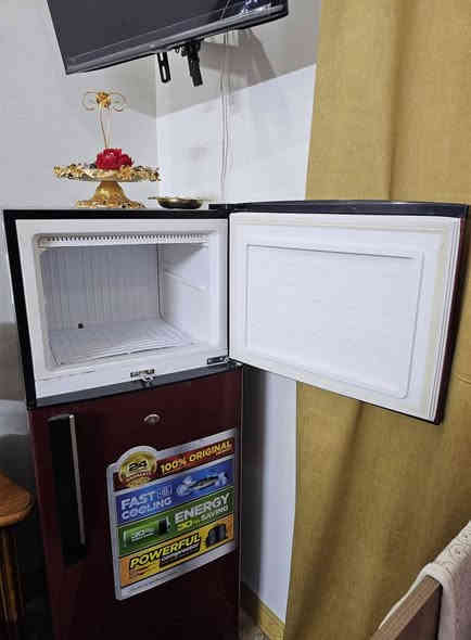 السلام عليكم ثلاجة 12 قدم نظيفة جدا الارتفاع 144 عرض 52 لون مميز استخدام قليل وما داخله تصليح على وضع الشركة السعر 250 العنوان بغداد الحبيبية قرب مطعم وليد الرقم ***********
