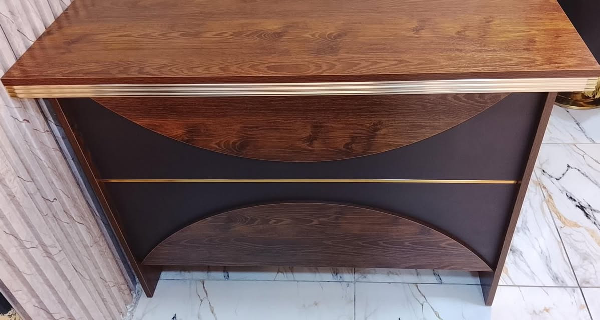 للبيع الكرسي 40 الميز ب70 مستخدم فقط شهر جدا نظيفات مكاني كربلاء للاستفسار ***********
