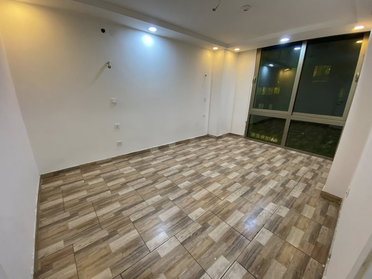 شقه للإيجار في أربيل
‏في مجمع سكني لايف تاورز
‏داخل مربع الذهبي 
‏شقة متوفر غرفتين وصالة فارغ
‏مساحتها 98 متر 
‏ طابق ثلاثة واجهة خارج
‏للاستفسار أكثر على ال WhatsApp 
***********
***********
