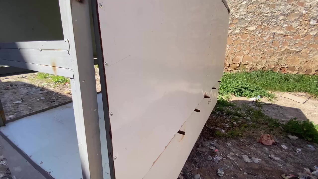 ئەم عاربانەی لەفەبۆفرۆشتن تازە دروست کراوە تەنها پێویستی بەسبوغە و شوێنی ساج و زەڵاتەکەشی لەگەڵە 
شتێکی کەشەخە دروست کراوە
ناونیشان گەرمیان
***********
