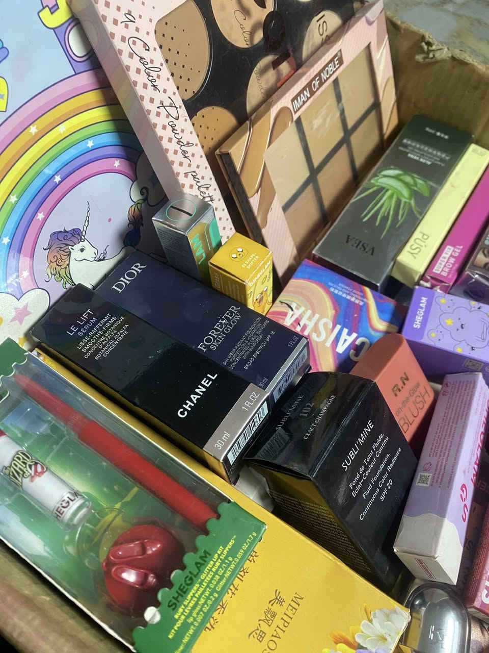 كارتونه كولها منتجات شي كلام وشانيل وديور وكيكو وميبيلين
وعطور وعنايه كوريه سعرها 200 بيها اكثر من 90 قطعة


**إذا كنت صاحب هذا الإعلان وتريد حذفه لأي سبب، رجاءا أرسل رسالة إلى الدعم الفني**