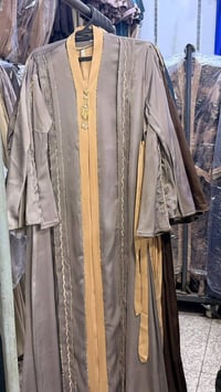 جميع المقاسات • ملابس • متوفرة