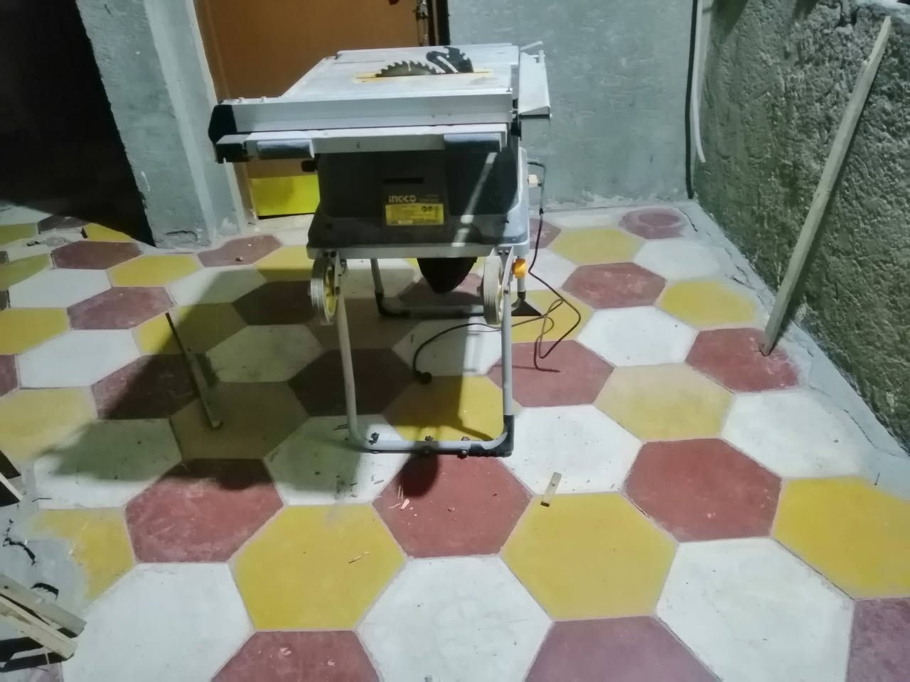 سلام عليكم متاح منشار منضدي انجيكو ميزه يفح سلايت وبي موصفات تخبل ملاحضه المنشار باله مو جديد اي ستفسار اتصل ***********
