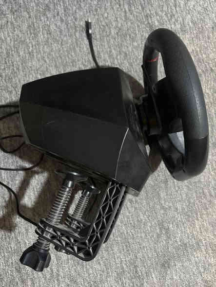 السلام عليكم عندي هاذ دركسون v900استعمال قليل جدا رايدة 75 الف وبي مجال قليل ***********
