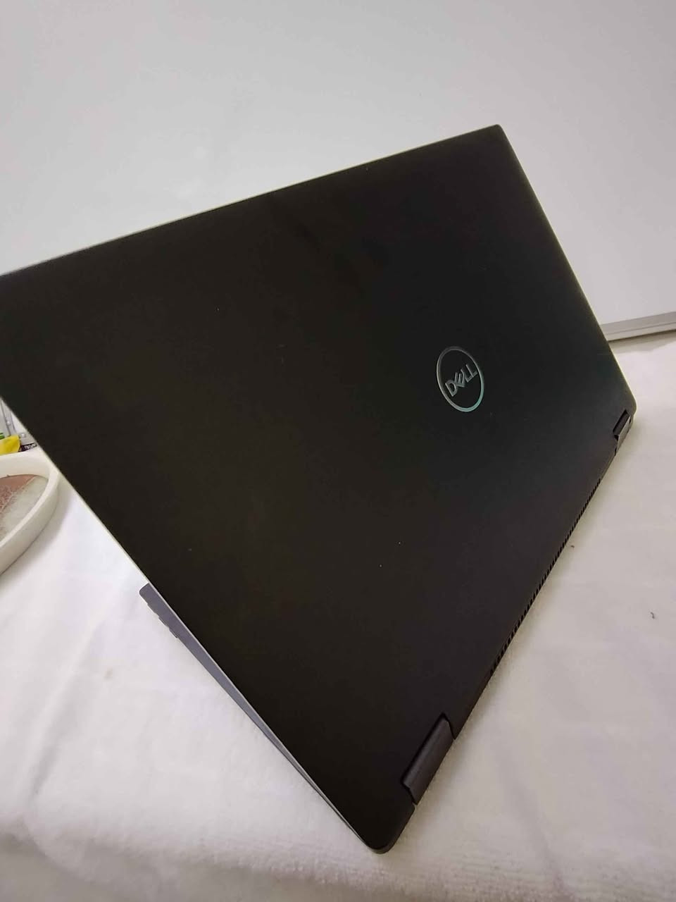 (Dell Latitude 7390 x360( 2 in1)

پڕۆسیسەری : Intel Core i5-8350U 
ڕام: 8 گێگا DDR4
هاڕد :256 گێگا NVMe SSD
شاشە: 13.3 ئینج فول ئێج دی بە دیقەی (1920 x 1080)
کارت گڕافیکی داخلی: 4 گێگا Intel UHD   
لاپتۆپی شاشە چەماوە و لەمس و تەنک و کیشی سوک
ڕێژەی خاوێنی:95%
پاتری: 4 کاتژمێر
نرخ:280 هەزار أربيل, العراق


**إذا كنت صاحب هذا الإعلان وتريد حذفه لأي سبب، رجاءا أرسل رسالة إلى الدعم الفني**