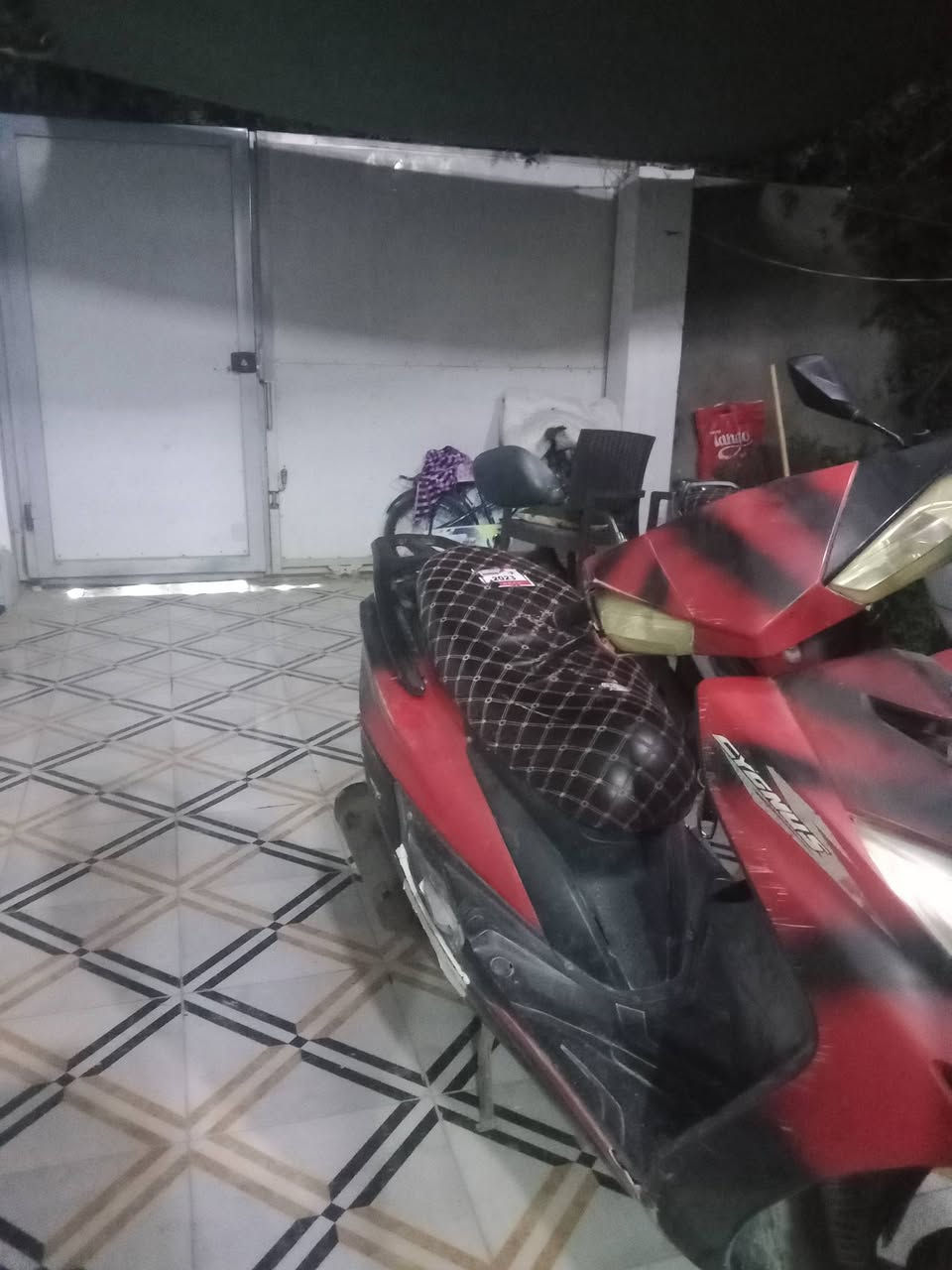 دراجة كامله اي شي مابيها كهربائيات كلهن شغال بس امجفت مره وحده تجفيت صحيح شلعه معدل كال امراوس أو بيع 
سعر.٣٥٠وبيها مجال حك الجيه المكان رمادي


**إذا كنت صاحب هذا الإعلان وتريد حذفه لأي سبب، رجاءا أرسل رسالة إلى الدعم الفني**