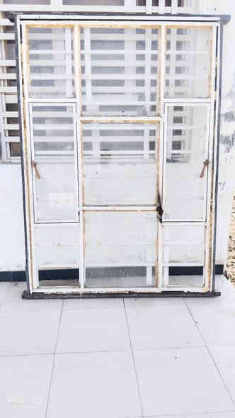 شباك للبيع السعر ٥٠ الف هوه وجامه جاهز ***********
