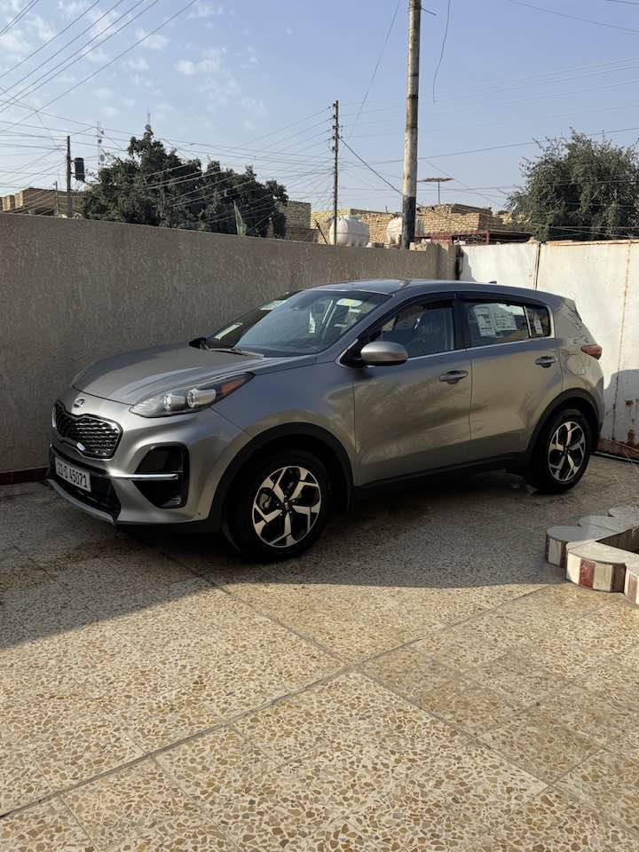 سبورتج 2020   رقم بغداد حره سنويه جديده تحويل ثاني يوم 
وارد امريكي حادثها بنيد بدون دواخل فقط باقي السياره كفاله 
نص فول مكينه 2400 السياره جاهزه من كلشي مكينه كير حداديه تخم تاير 
السعر 165 وبيه مجال 
مكان السياره ميسان العماره 
***********
