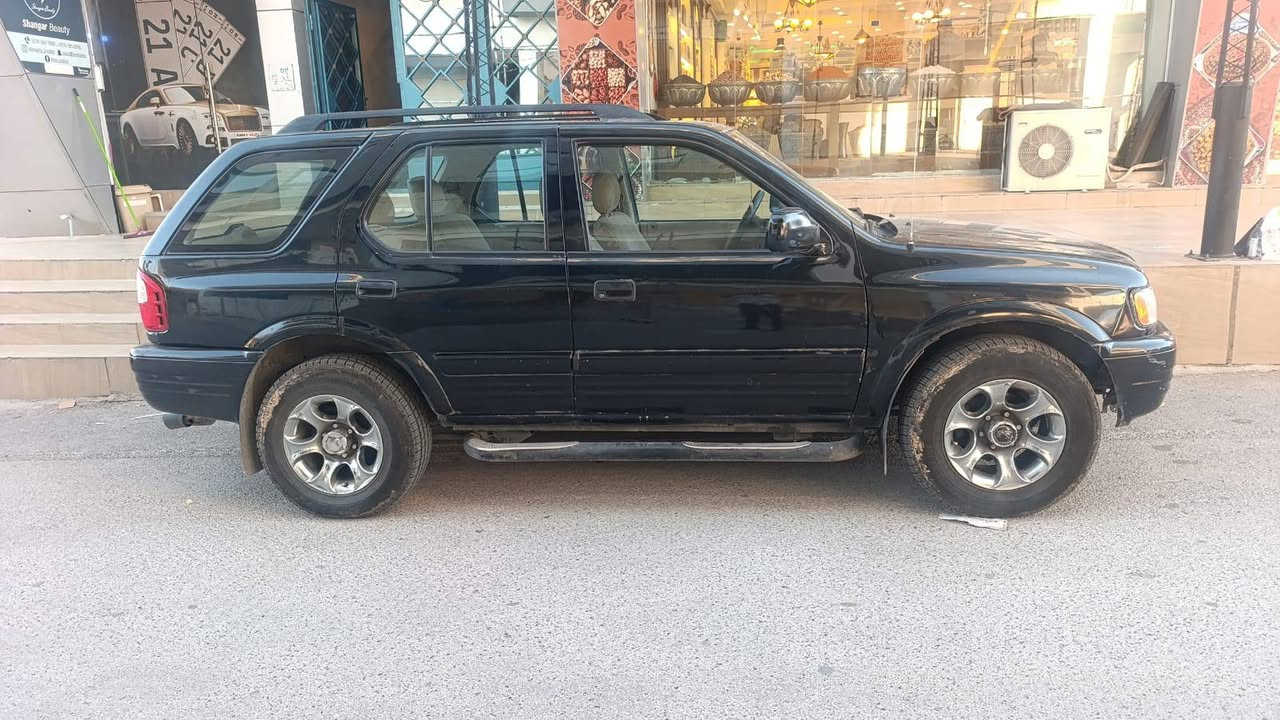 سەرەتا بەناوی خودای گەورە 🤲 ئایسوزوو ڕۆدیۆ مۆدێل 2000  ڕەشی قەتران حیزام بۆیاخ بۆ جوانی. سەیارەکە ماڵی دۆستە یەک دوسەو پەنجای مەسروفی نییە.  تۆماتیکو شەش بستۆن گێڕو مەکینەی بیلاد بەشەرتی 100 فیتەر. تاک ئەکسلە تەبرید ساردوو🥶 گەرم بەشەرت چوارتایەی لۆک. بەشەرتی ئەوەی چرکەی تیا نەبێت. سەیارەکە بیانوو بڕە ماڵی دۆستە.   ڕەقەم هەولێرە ڕەقەمو سەنەوی هەتا 2029 تازەیە بەناوی خۆمانەوەیە. تەحویلوو خرامەی بەشەرت.    شوێن سلێمانی.  موشتەری نیت سەرمان مەیەشێنە لەگەڵ ڕێزدا.    ***********
سعری 58 گەڵاو معامەلەیەکی برایانە 
***********
ئەدمینی 🌹❤️ وەری بگرە السليمانية, العراق
