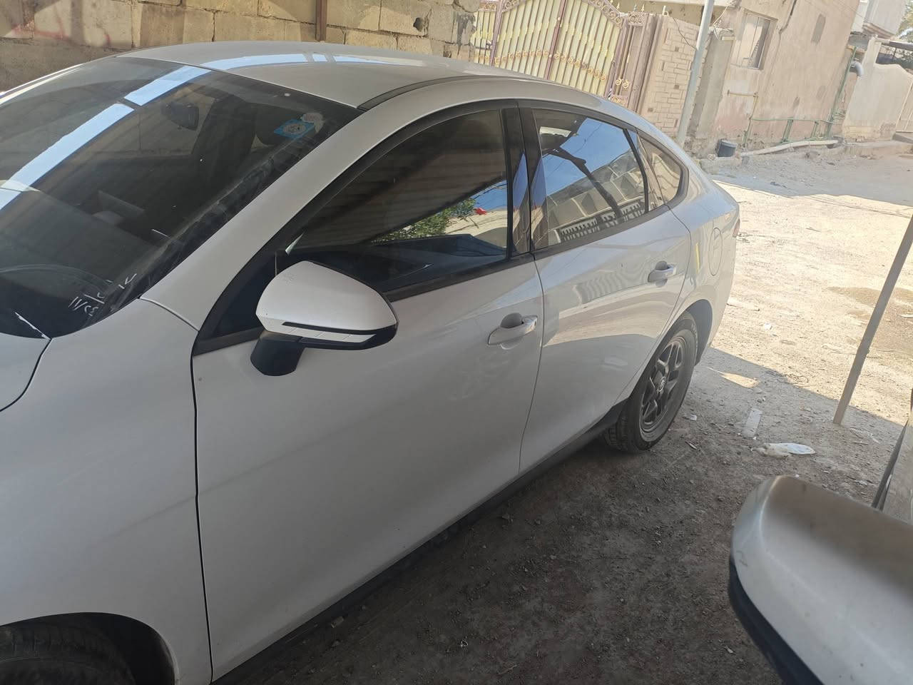 بي واي دي جن بلاس رقم بغداد مكان السيارة الاسكندرية ماشية 14000 ...
*********** بيهة طعجة زغيرة بالبنيد تخريب وطعجة زغيرة بالكنر مال الجنطة واضح بالصورة
