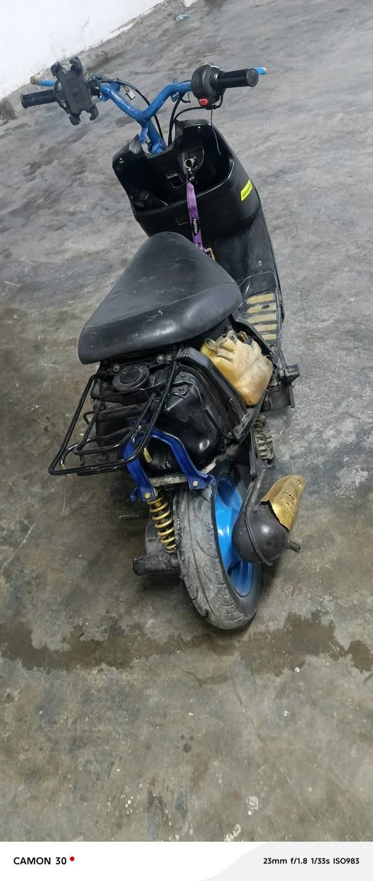 بطه ستين مال لعب للبيع تجفيت جديد صار له سبوع دراجه حلوه كفراتها وسواداتها كامل مكمل موجود فقط أكو مشكله بل كلج الأمامي قيم ونطي سعر.


**إذا كنت صاحب هذا الإعلان وتريد حذفه لأي سبب، رجاءا أرسل رسالة إلى الدعم الفني**