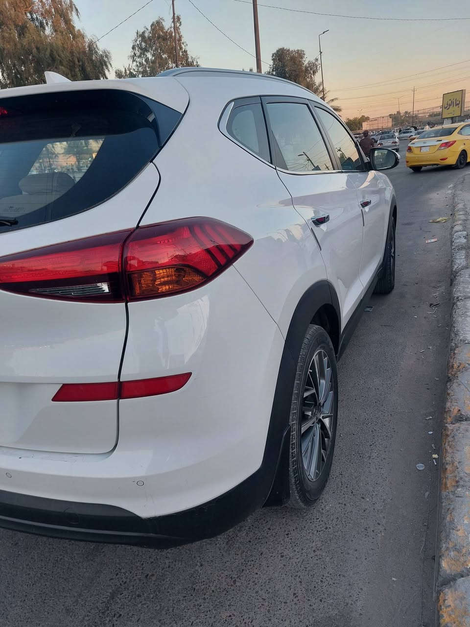 السلام عليكم توسان اللبيع
موديل 2019 رقم بغداد الرقم الجديد  السيارة على وضع الشركة مكفوله كفاله عامه ماشيه ٥٢الف حقيقي  معروفه مواصفات التوسان  تشغيل بصمة سايد بريك رجل
يدات نيكل حساس امامي خلفي يعني فول مواصفات عده البنورما
عنواني بغداد السعر المطلوب 208$
الاتصال والاستفسار ***********
