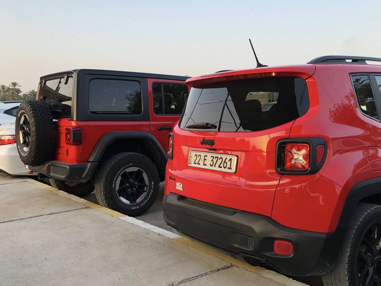 مواصفات
جيب رينيجيد موديل2017
لون أحمر مميز🚗

المكينة2400 اقتصادي وقوي
قير أوتو — دفع رباعي 4×4 (فور ويل)
المواصفات:
Black Top
الحالة: السيارة نظيفة جداً ومال جناي وما متعوبه
حادثة  جاملغ  الأمامي والبنيد،  
سيارة اقتصادية وعملية جداً 
رقم اربيل بأسمي تريد وكاله او تحويل 
سنويه مجدد لحد 2029شهر 6

💰 السعر:125$
📍 الموقع:ديالى خانقين 
📞 ***********
