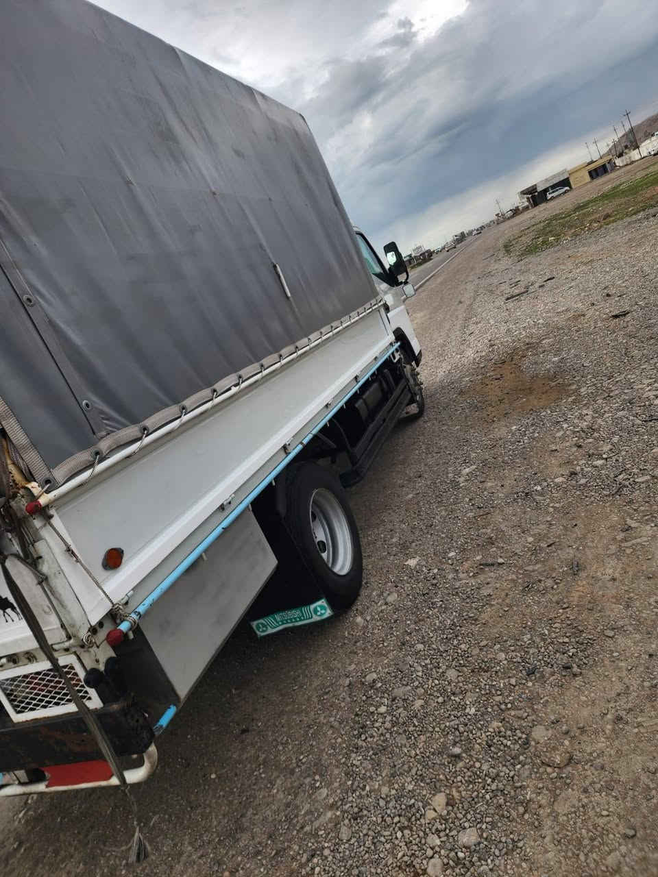 سلام عليكم كنتر موديل ٢٠٢٠
السيارة جاهزة ومابيهة اي نقص 
هزة وبراد جديد تخم تايرات جديد كلة برجستون سوية لل ٣٠ السيارة محسن 
رقم شمالي وبسمي السيارة مصروف عليهة ومتعبانة جديدة تبريد ثلج تدفة شغالة حدادية فاد السعر 265  
عنوان السيارة ديالى الخالص 
***********٩
