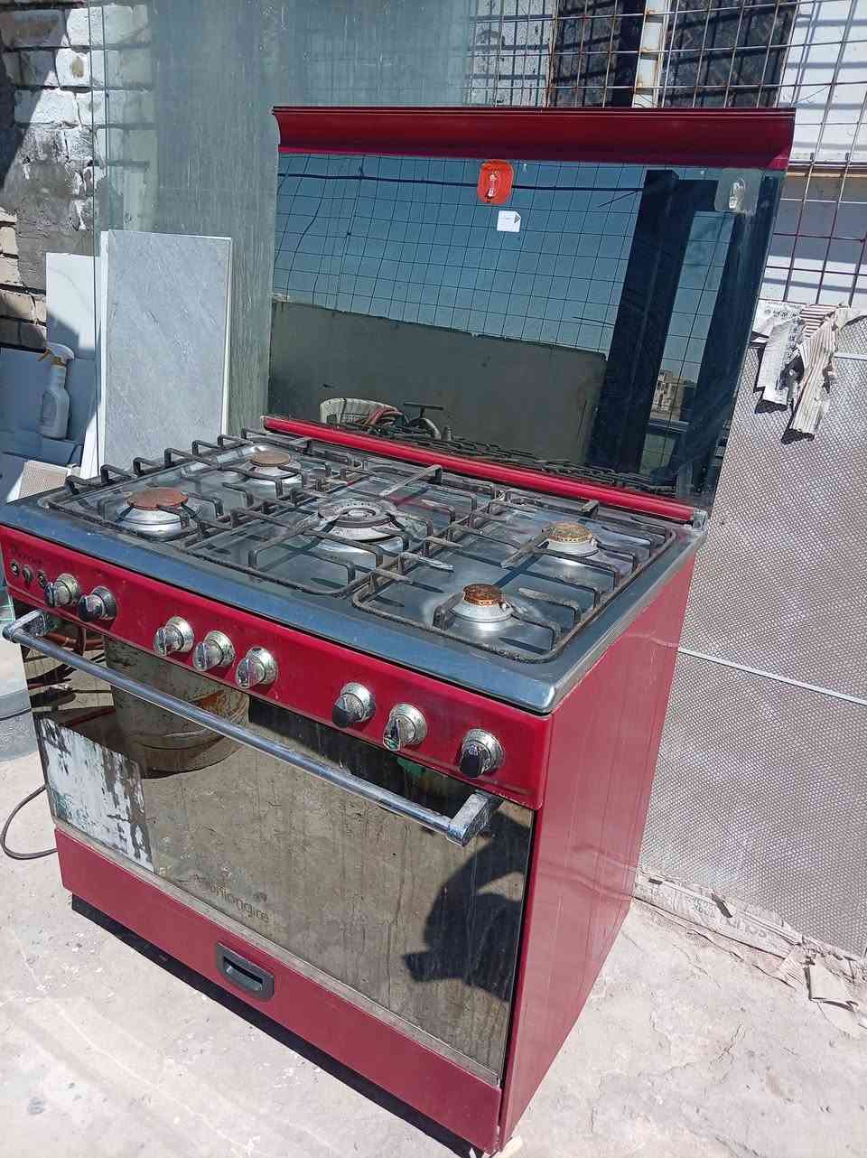 طباخ للبيع السعر ٢٠٠ ألف نظيف العنوان أبو غريب مجاور مجمع بدور الهاتف ***********
