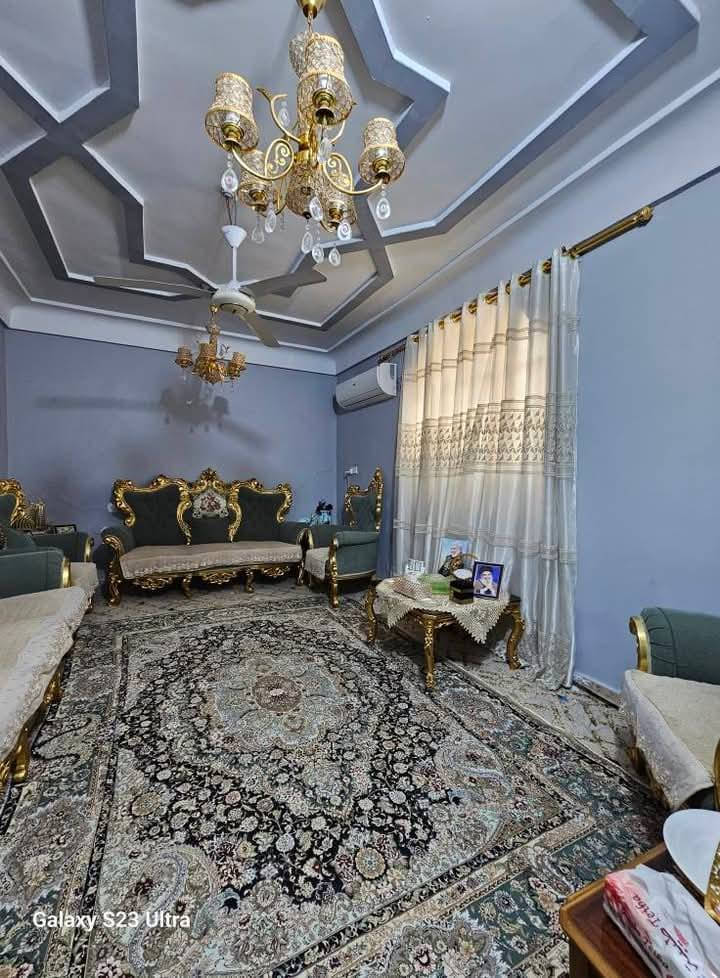 120م للبيع حي الجامعة مربع 12*10 طابق ونص سعر 195 مليون مع مجال ***********
