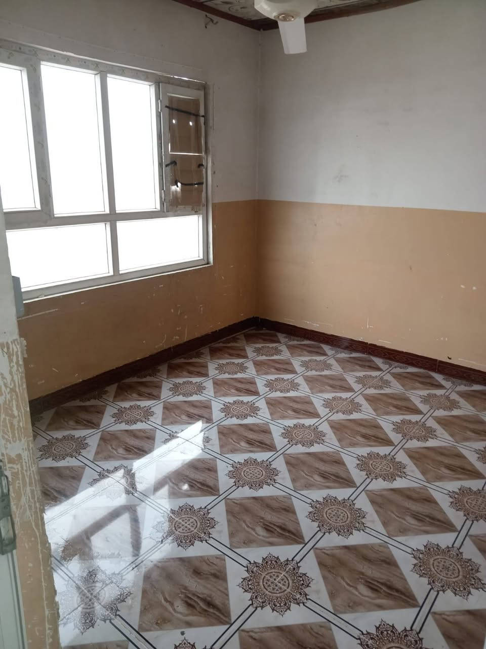 الإيجار شقه طابق ثاتي
حي سومر قرب سوق سومر 
غرفتين او حمامات او مطبخ او هول 
0751882825
***********
ليجار  225 الف
