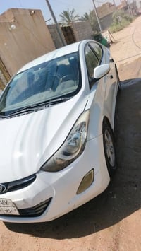سلام وعليكم سياره لنترا موديل 2012 السعر 70 ورقه  بيه بس قطعتين تاخذه ...