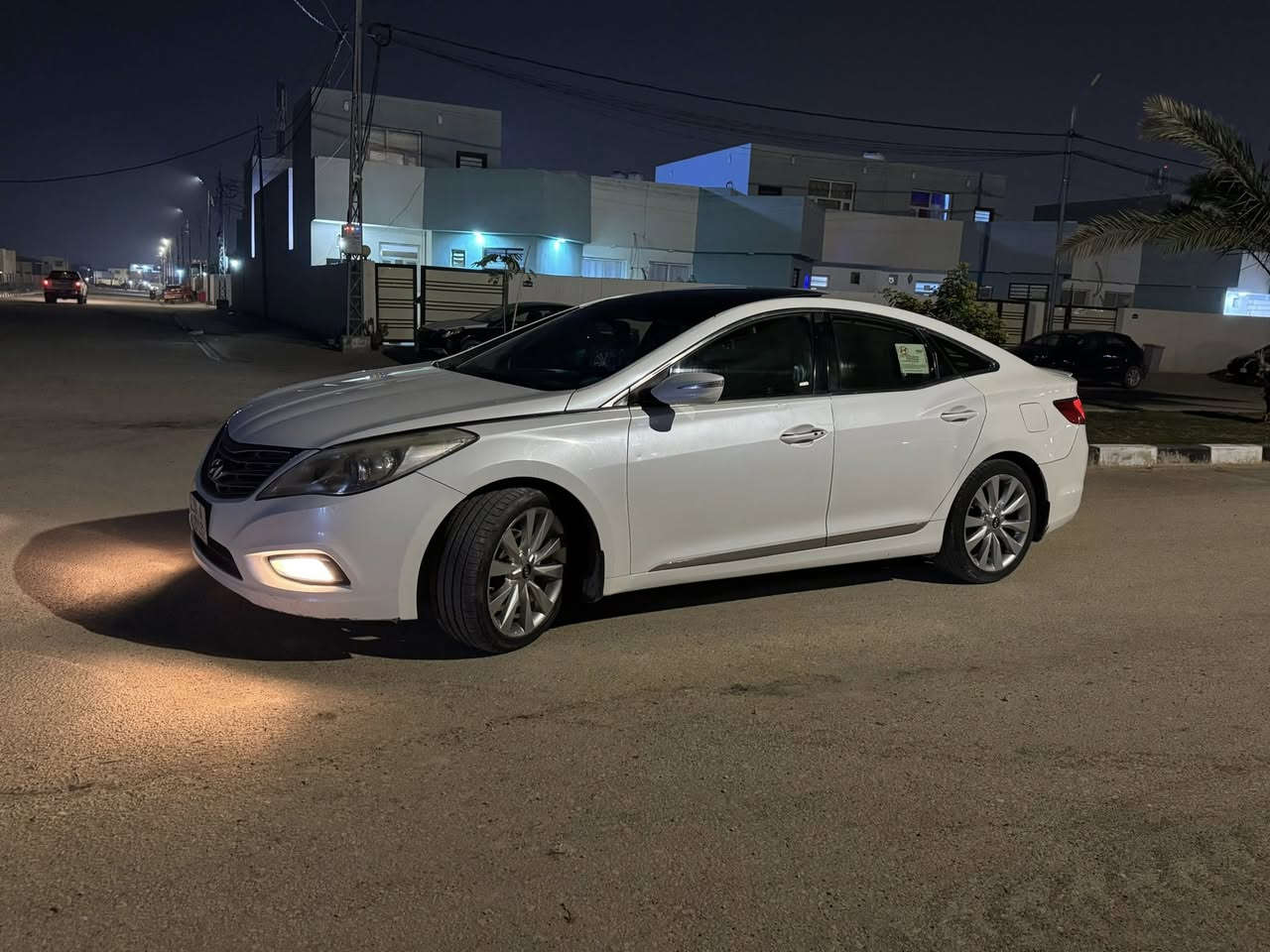 سلام عليكم للبيع أزيرا موديل2015
فول مواصفات للأخير:
فتحت سقف بانوراما
بصمة
كشنات كهرباء
برده خلفيه كهربائيه
دواخل ملكي
لدات خلفي امامي 
كأمره دواره 
حساسات امامي خلفي
شاشة لكزز
شاشة اعطال
السياره بدون ضربه فقط بيه جاملغ خلفي مرشوش بدون معجون ولسونار مرفوق بلمنشور
السعر 132بيه مجال حك الجيه مكان السياره نجف شارع المجمعات 
للأستفسار:***********
