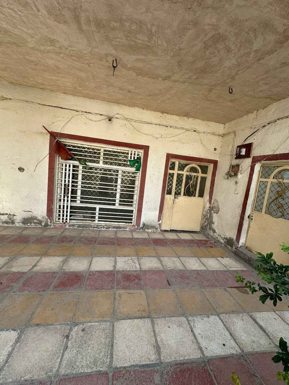 السلام عليكم مكتب عقارات الشمس  مقابيل المستشفى التركي !!!
                         بإدارة ((أحمد الگريطي))
                    
    ☎️*********** 
                        ☎️*********** 

🏠دار للايجار مساحه ٢٥٠م طابقين يحتوي على ثلاث غرف وصاله وكليدور ومطبخ ومجمع صحيات وكراج سياره وحديقه

⁦^⁠_⁠_⁠_⁠_⁠_⁠_⁠_⁠_⁠_⁠^⁩⁦(⁠◍⁠•⁠ᴗ⁠•⁠◍⁠)⁩⁦(⁠◍⁠•⁠ᴗ⁠•⁠◍⁠)⁩⁦^⁠_⁠_⁠_⁠_⁠_⁠_⁠_⁠_⁠_⁠^⁩

🌏الموقع حي العسكري قرب مدرسه الرحمن

⁦^⁠_⁠_⁠_⁠_⁠_⁠_⁠_⁠_⁠_⁠^⁩⁦(⁠◍⁠•⁠ᴗ⁠•⁠◍⁠)⁩⁦(⁠◍⁠•⁠ᴗ⁠•⁠◍⁠)⁩⁦^⁠_⁠_⁠_⁠_⁠_⁠_⁠_⁠_⁠_⁠^⁩

💰💸قيمه الايجار 325 مع الماء والكهرباء

‭
