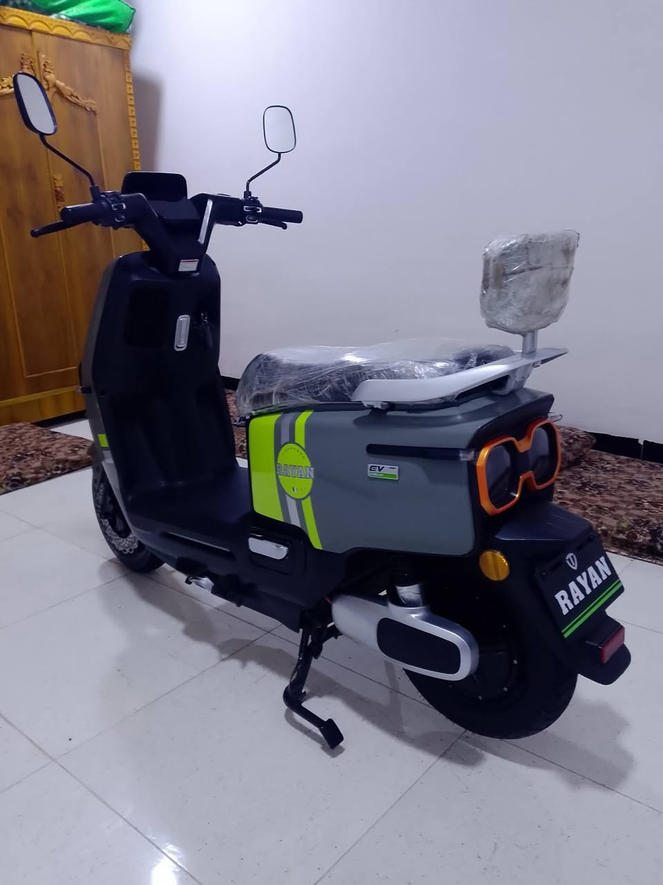 RAYAN⭐️
للبيع 
معروفه مواصفاته 
6بطاريات دبل 
ملف 1200حقيقي
سرعة 60
دبل سويج وبصمه 
وشاحنته الاصليه 
بطاريات نضاف 
رايدو ب 950وبي مجال للشاري
تواصل عل رقم ***********📞 
  ملاحظه المطور بعدو جديد ماشي
