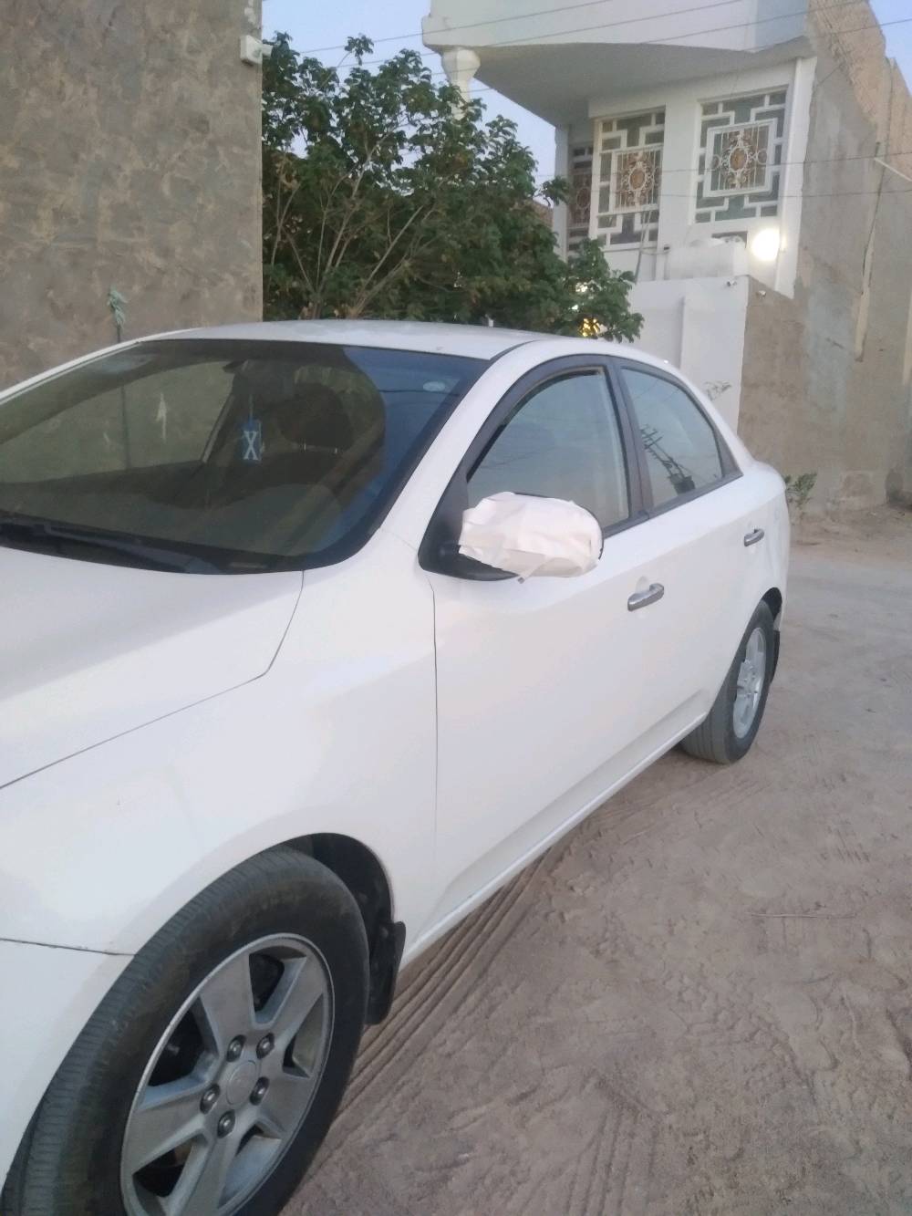 سياره البيع نوع سياره سيراتو مديل ٢٠١٢ ضربه منوره بس تبديل جنطه وكاله بس سعره ٩٢ ورقه كير ومكينه مكفولة *********** نجف شارع النداء شارع المجمعات