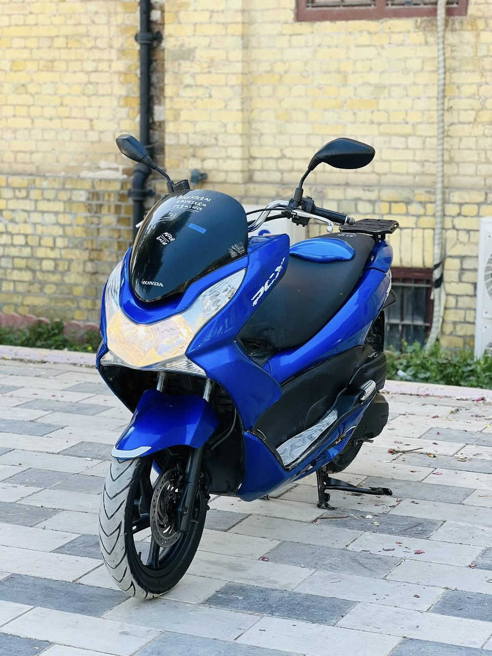 السلام عليكم للبيع دراجه pcxجيل الاول دراجة مال رمبه مديل18 ماخذها رمبه الدراجه على  ايدي حجم مكينه 150ياباني الاصلي دراجه جديده مال جناي  سويجين  بيه 
ياباني الاصلي دراجه كامله أستان كهربائي حساس ازدحام ٢حرف Aدراجه جديده الدراجه مكينه لوك شلعه معدل خير من اللّٰه دراجه تكول جديده بمعنئ الكلمه واحلا من الصور  دراجة مكينه مكفوله اي نقص مابيه
السعرمليون  350  و مجال قليل 
اي استفسار*********** المكان  بغداد
