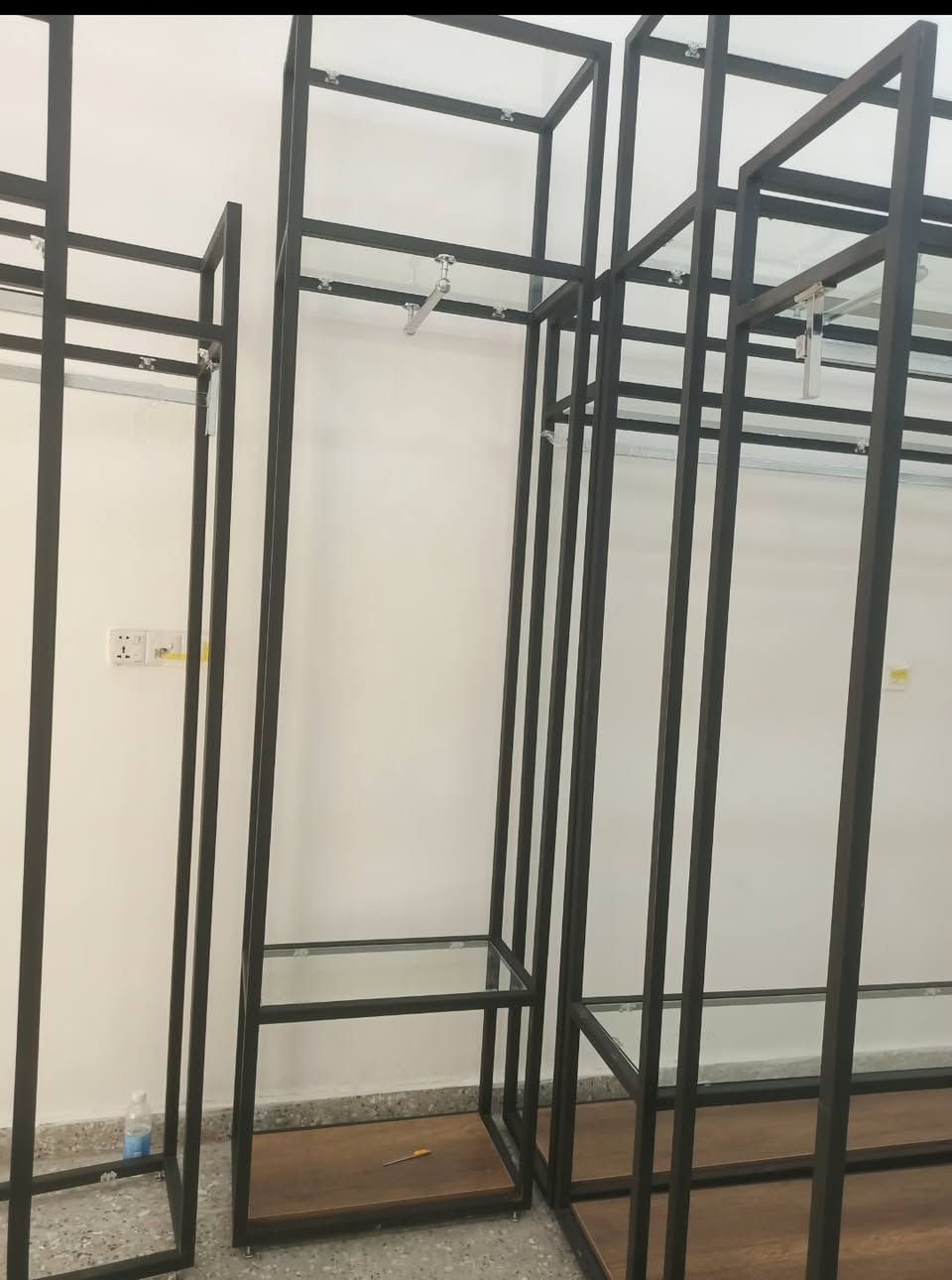 للبيع ستاندات عدد 6  وملكانات عدد 2 تعاليك 100 قطعه ***********
