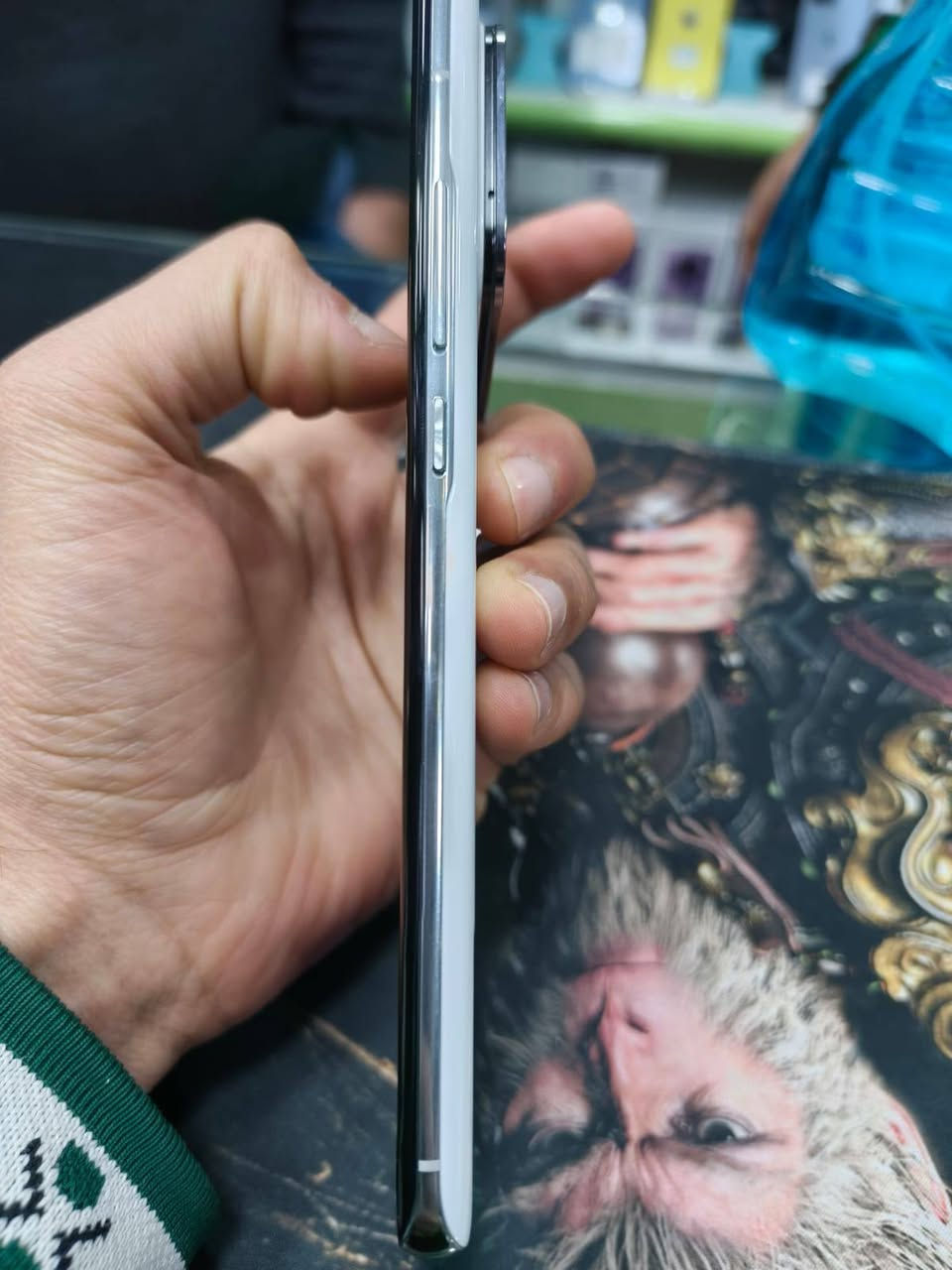 السلام عليكم للبيع شاومي 11 الترا ذاكره 512 نضافه موضحه بصور مكاني النجف اي استفسار على رقم ***********
سعره 450
