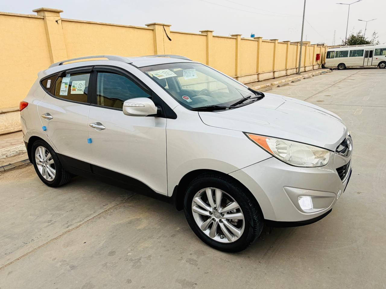 اللهم صل على محمد وال محمد 
السلام عليكم ورحمة الله وبركاته 
توسان 2013 وارد امريكي فول مواصفات 1/1 لمتد محرك 2400 دووش ماشيه 86ميل حقيقي السياره استخدام شخصي على ايد وحده السياره بيه تبديل الجاملغ الامامي الايسر والباب اصليات نفس اللون بدون اي ضرر شرط الفحص بدون ايرباك والباقي مكفول حتى الدعاميات مواصفات بصمه تشغيل بصمه ابواب شاشه ايباد كامره دواره حساس خلفي تبريد بيانو كشنات جلد تدفئه بالكشنات كشن كهربائي ثلاث انضمه للقياده كروز سرعه فول تحكم بالستيرن يدات نيكل ويل كب كروم ١٨ السياره جديده جدا من الداخل والخارج مكان السياره الناصرية السعر 122 للاستفسار ***********
