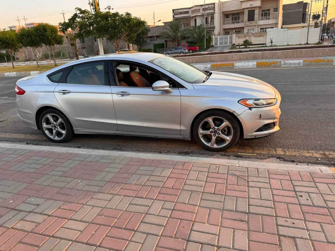 السلام عليكم 
(للبيع فقط) 
فورد فيوجن 2014 لون رصاصي سلفر 
السياره خليجيه وكاله NIVA 
محرك 2500 تنفس طبيعي 
ماشيه 250,000 كيلو متر 
فئه SE معروفه مواصفاتها الطبيعيه 
هاندبريك كهربائي+شاشات العداد +شاشه كبيره
تبريد قطعتين +تحكمات ستيرن مثبت سرعه +فتحه سقف+فتح وقفل السياره بكود الرمز السري بالباب +كشن كهربائي
وهاي المواصفات المعروفه يعني 
السياره بيها بارد خفيف جدا طرف الجاملغ الأمامي الأيمن
والجاملغ الثاني بي بارد خفيف بالهلال وممبين 
الدوسه البلاستك جهه اليسار بيها شخوط واضحه بالصور 
السياره رقم بغداد باسمي تحويل مباشر 
مكانها الأنبار /فلوجه او بغداد

السعر98 وبيها مجال 

للتواصل:***********
تشوف سعرها مو مناسب عوفها وتلكه الأحسن ان شاءالله لتعبني وتواعد وتسفط حجي شراي اتصل وتدلل او تريد تجي تشوفها وتعجبك وتقتنع بيها وميكون خاطرك إلا طيب
