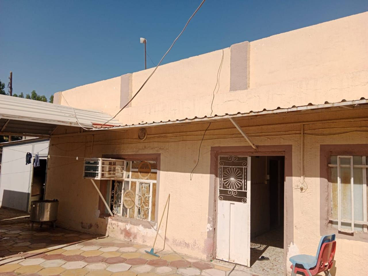 السلام عليكم بيت للبيع مساحه ٤٠٠متر بيت قديم سعر جدا مناسب العنوان حله شارع العلويه شريفه بنت الحسن عليه السلام للإستفسار ***********
