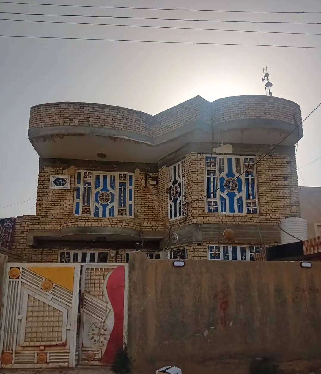 بيت للبيع طابقين شارع جليل فضيل الفرع المقابل لمجمع الورده البيضاء الرقم ***********
