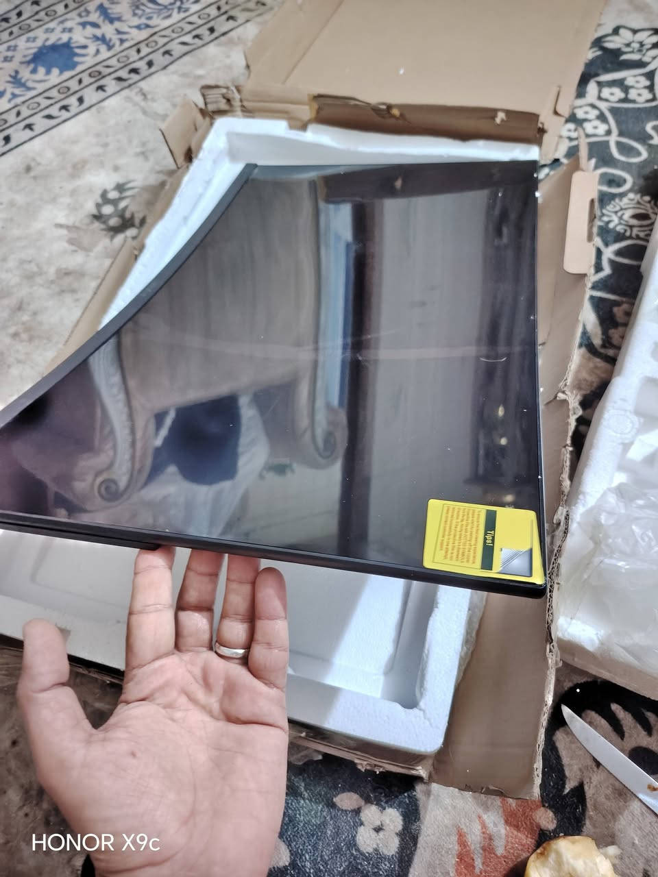 السلام عليكم شباب.. 
شاشه طلعت عندي تشتغل بعدهي بل الجيس بس بيه كسر شغلتها تطلع الكسر مالتها 😔😔😔 قياسها 27
كلش حلو منحني شكلها اعتقد مال كيمنك 
سعرها 25 مو التوصيل واعتقد تصلح


**إذا كنت صاحب هذا الإعلان وتريد حذفه لأي سبب، رجاءا أرسل رسالة إلى الدعم الفني**