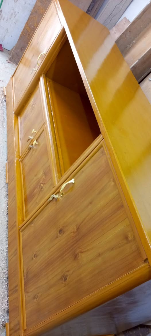 سلام عليكم بوفيه نضيفه جدآ تزكام السعر 165 و بيه مجال نجف مقابل قريه الغدير ***********
