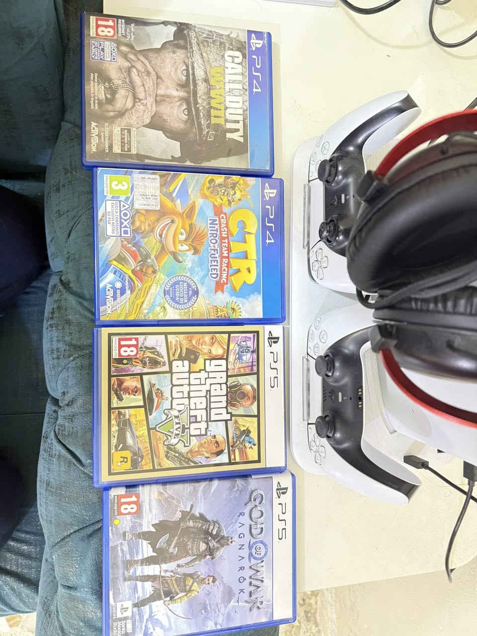 Ps5 سلم اوربي
نظافة 100‎%‎ السعر 750
جوستك اضافي اصلي السعر 75
Ubs 1500 السعر 75
سماعة هايبر اكس كلود 2 السعر 100
الاقراص عدد 8 منهن 6 للبلي 5 
و 2 للبلي 4 
الاقراص كلهن ب200 ونظافتهم 100‎%‎ 
 كل المعروض نظافة 100‎%‎ 
السعر الكلي 1200
مكاني حله ***********
