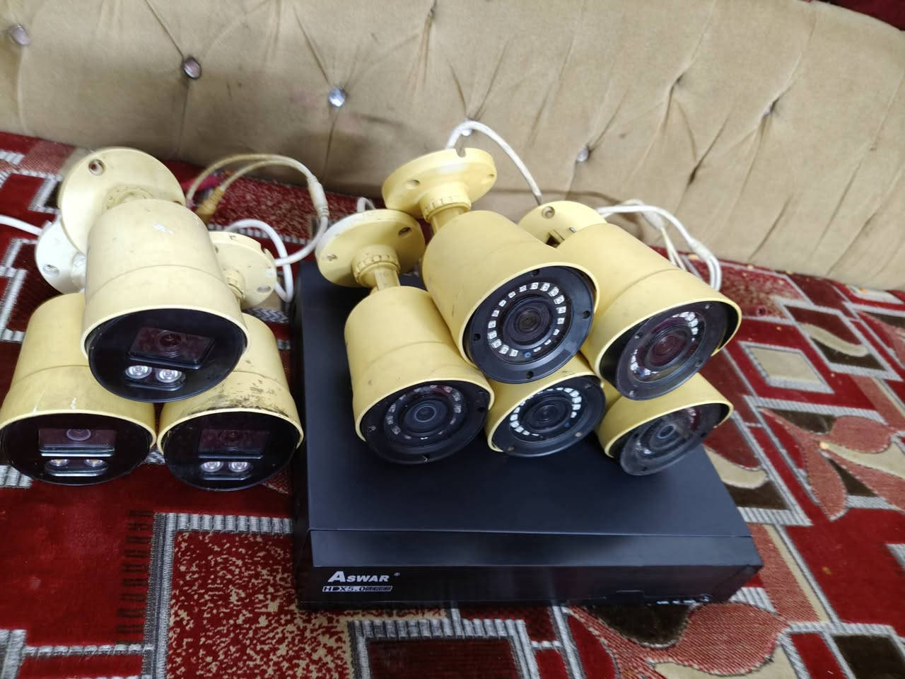 السلام عليكم من رخصه المدير للبيع منظومه كامرات نوع اسوار 5 ميكا 8 جنل هارد تخزين  واحد تيرا سعره 150 ألف سكن بغداد تليفون واتساب ***********
