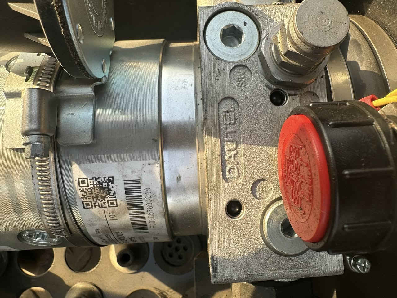 متوفر ماطورات هيدروليك 24Vكمية محدود نضافه99/100.                                  

***********
***********
