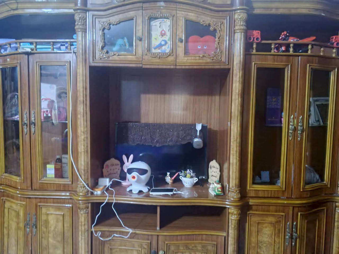 معرض ماليزي نضافه فول لا مبوط ولا زلغ مابي اي شي وشوفت عينك المكان حله دبله سعر 350 وبي مجال بصيط ***********
