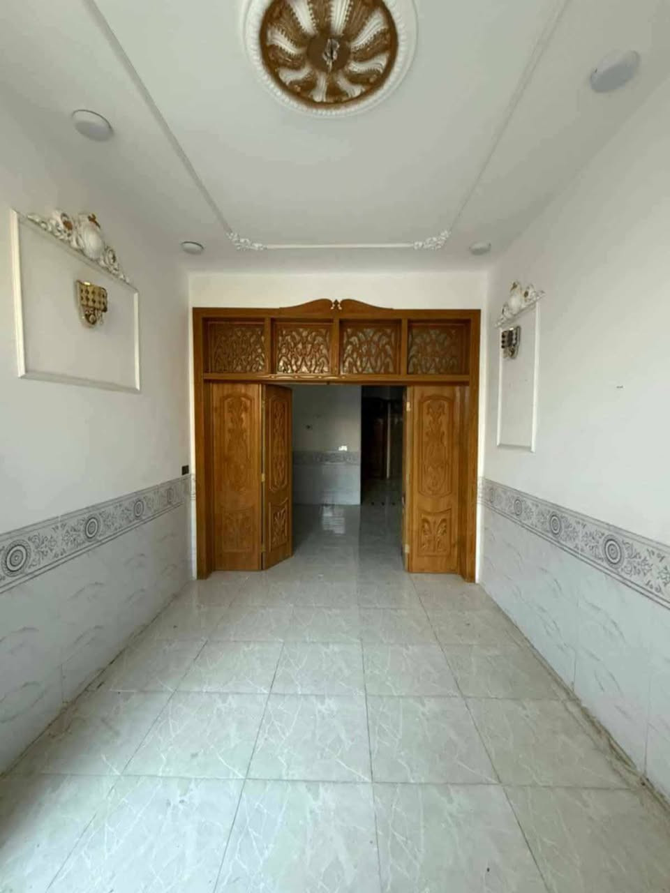 بيت للايجار 100 متر
نجف حي النداء شارع المجمعات عمود 54 
قبل نهاية شارع 60 العرضي الأول 
منطقة 53 قرب شارع قنبر.
يحتوي على غرفة وصالة ومطبخ واستقبال وصحيات.
البيت جديد فووول..
سعر الايجار 250 الف  ***********
