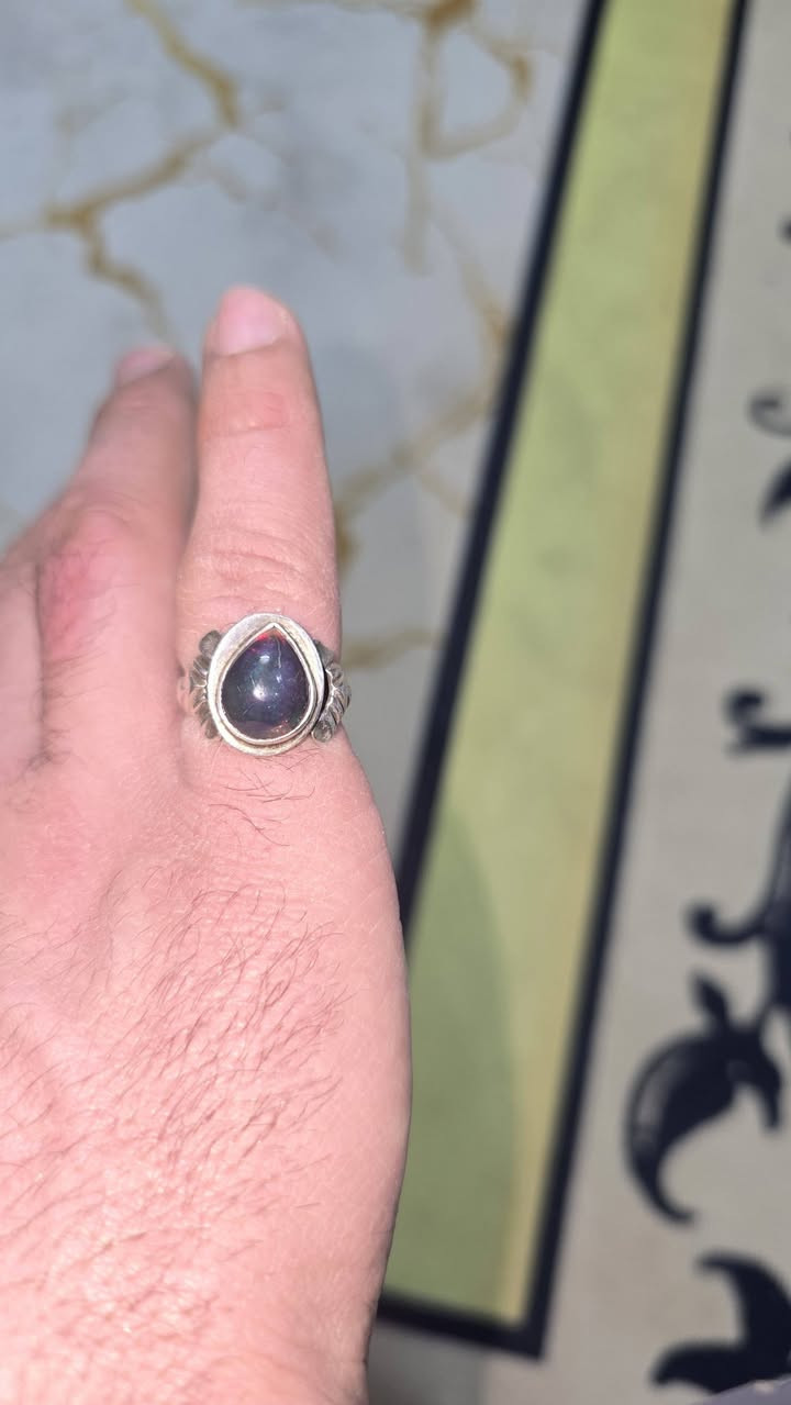 اوبال إثيوبي شكل دمعه ناعم قياس 13 لبيع مكاني نجف ***********
