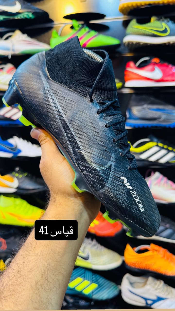 السلام عليكم 🫡 

عيد مبارك عليكم جميعا وكل عام وانتم بالف خير 

احذية كرة قدم اصلية مستخدمة نظافة القطعة ٩٠٪؜ وأكثر 

موضح بالصور القياس 

كل قطعة وسعرها 

العنوان/كوت-الشيشان-عمارة التجهيزات الرياضية 

الهاتف/***********

يتوفر لدينا جميع أصناف الاحذية الرياضية الاصلية 

اهلا وسهلا بالجميع ❤️
