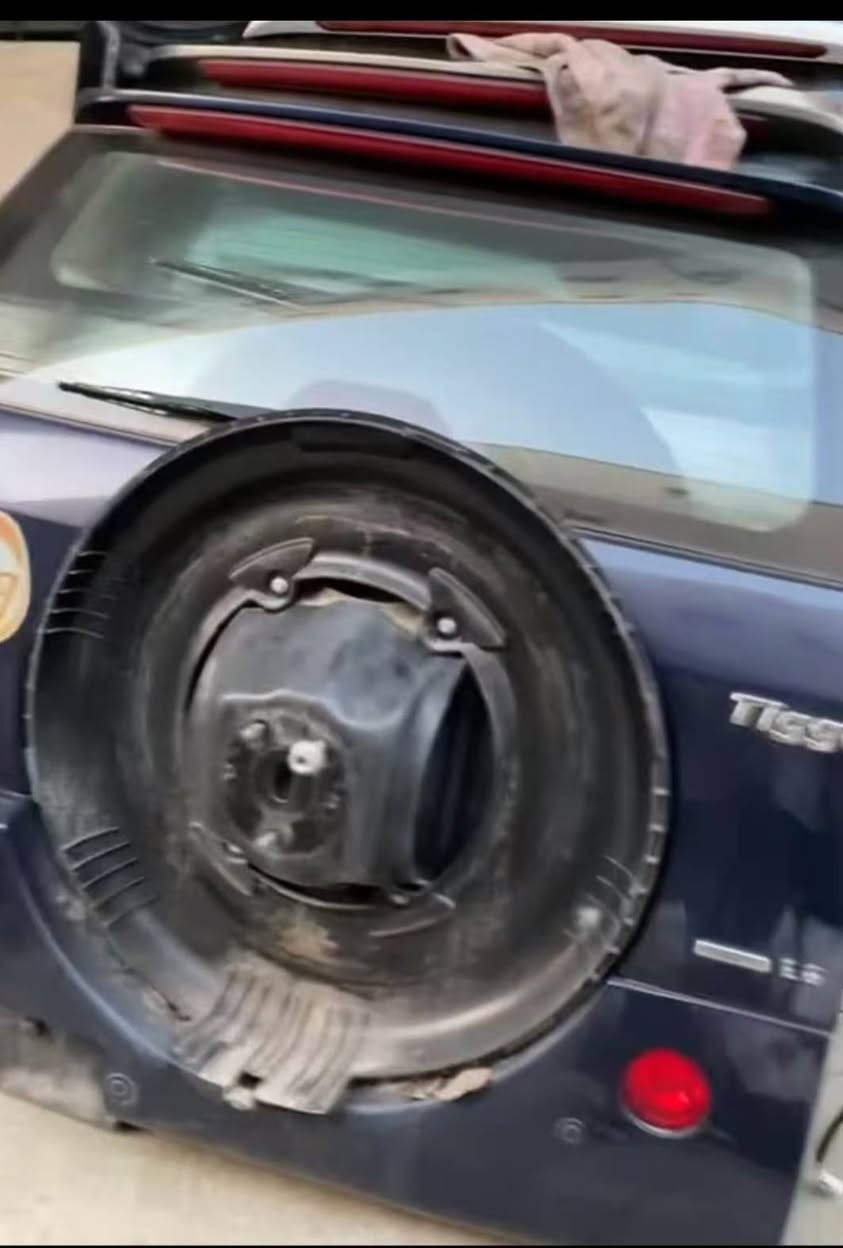 السلام عليكم 
متوفر ابواب وبنيد تيكو حاويه وارد
متوفر باب جنطه تيكو حاويه وارد
العنوان حله نادر مقابل المجمع الامريكي محمد الموسوي 
***********
