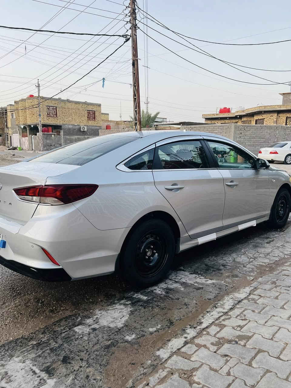 سوناتا 22 كوري 
كفاله عامه من صبغ وتبديل وضربه 
سيارة جديدة ما ناقصها شي 
معوقين 
سعرها 165 
بصرة قضاء المدينة 
***********
***********
