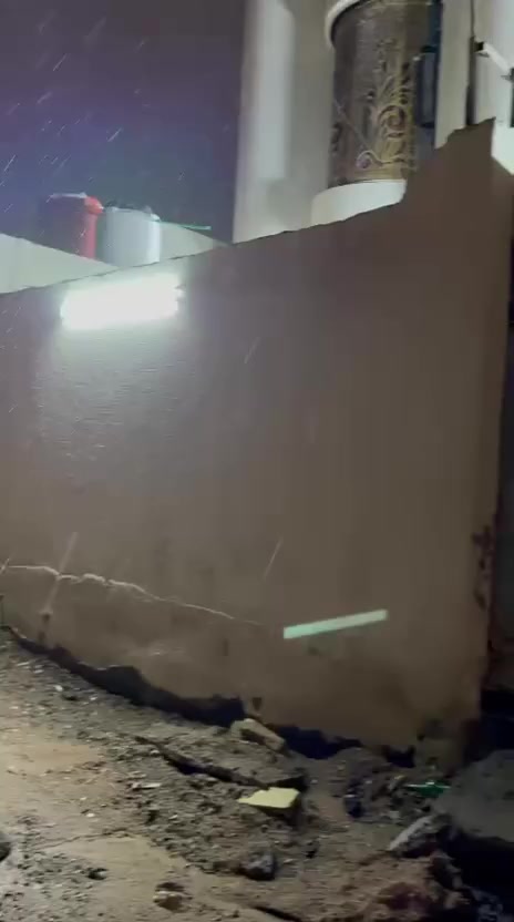 السلام عليكم متابعينه الكرام 
يوجد بيت لبيع 
المساحه ١٧٠م
الجنس العقاري طابو زراعي 
السعر ١٢٧ مليون 
البيت طابقين 
الطابق الأول غرفه /دوانيه /صاله /مطبخ /صحيات /طارمه 
الطابق الثاني ثلاث /صاله وحده من الغرف نضام السويت 
الموقع البصره ابو الخصيب محيله طريق الوسطي 
لتواصل والاستفسار الاتصال 
*********** 
مكتب عقارات 
سيد رضا المكصوصي
