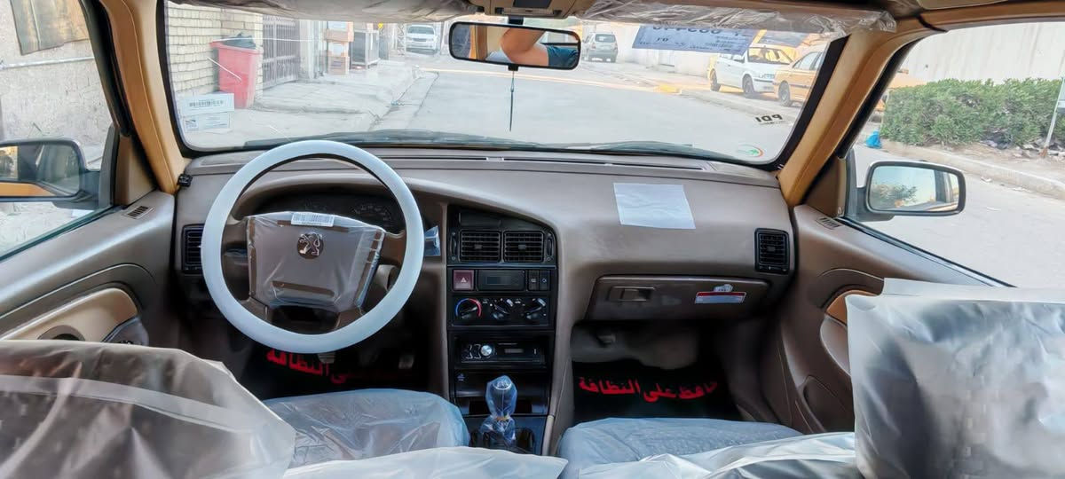 السلام عليكم بيجو لميس 405 موديل 15 ايراني
سيارة نضيفة وخير من الله 
السيارة غاز بانزين بيهة منظومة ام ال 60
مكفولة وحلوة وخير من الله
كير ومكينة جيد جدا 
تبريد ثلج صدر خلفي امامي جديد تخم ويل تخم تاير 
دواخلهة كلش حلوة مصفرة هيئة وغرامات 
عارضهة ب43 وبيهة مجال قليل مكاني بغداد 
*********** اتصل ودلل مامتواجد عل نت وبالعافية عل ياخذهة
