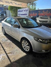 مكلف بالنشر   سيراتو ٢٠١٣ فول مواصفات بصمه سلايت كشن جلد  بيها صبغ دوس...